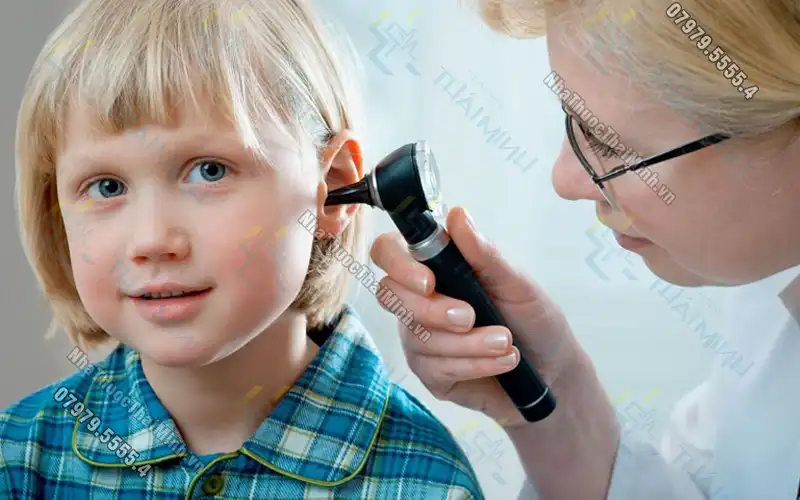 Bệnh viêm tai giữa có di truyền không?