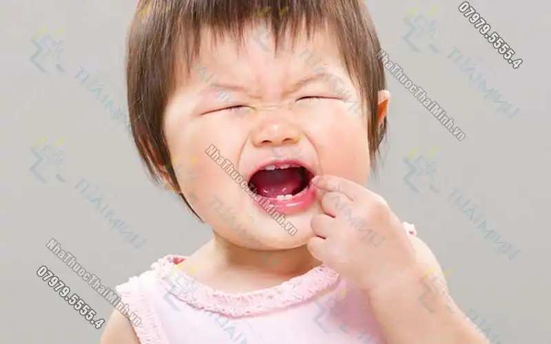 Nguyên nhân và cách chăm sóc trẻ bị sốt và tiêu chảy khi mọc răng