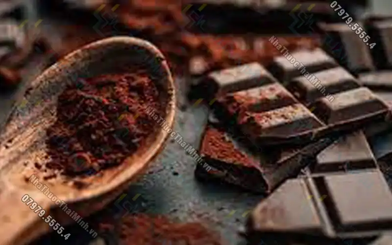 Chocolate đen nguyên chất Khi thưởng thức chocolate đen, não bộ sẽ được kích hoạt và góp phần đốt cháy mỡ, đồng thời kích thích quá trình trao đổi chất.  