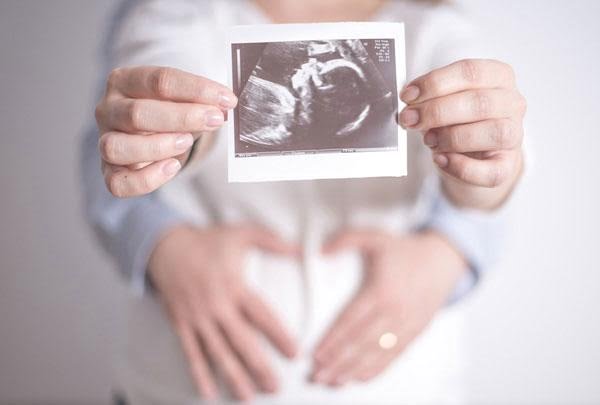 Mẹ bầu nên xét nghiệm dị tật thai nhi tuần 9 không?