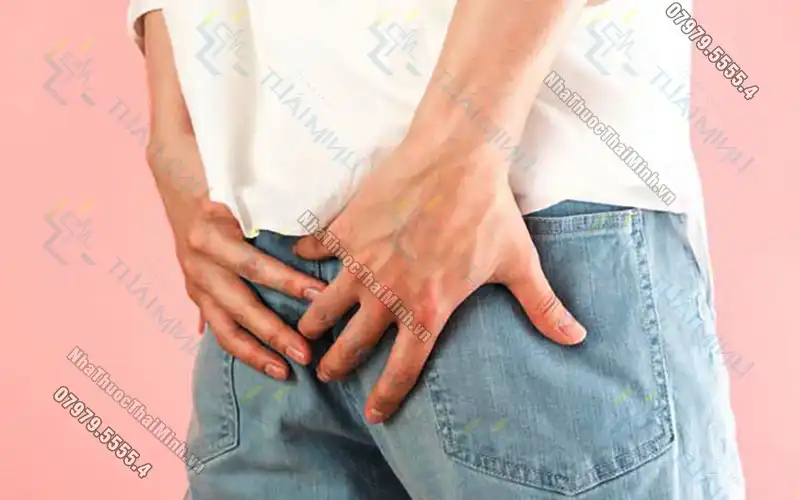 Chớ lơ là triệu chứng đau vùng mông gần xương cụt
