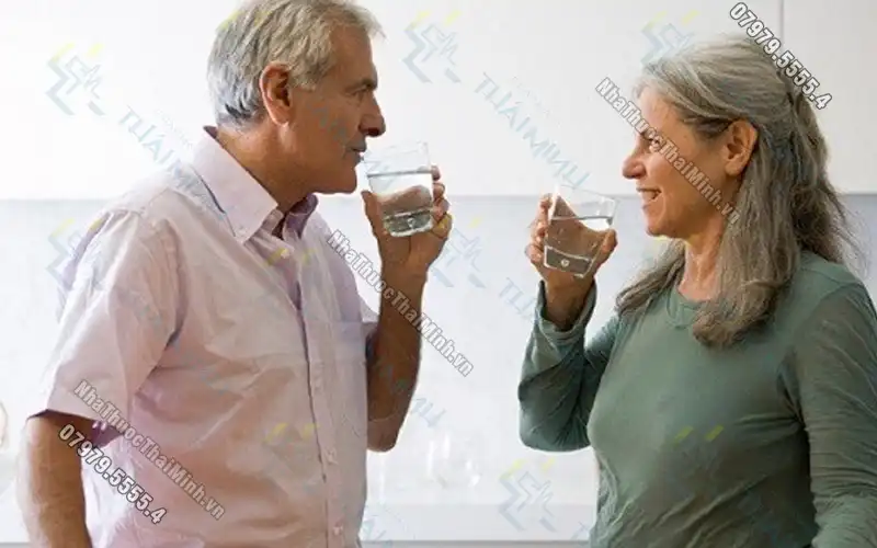 Người già nên uống gì cho khỏe? Các loại thức uống dinh dưỡng cho người già