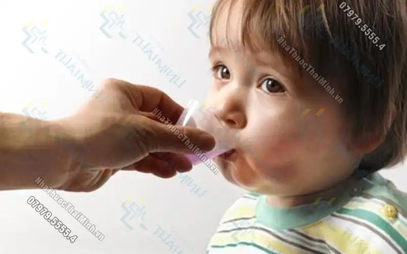 Góc giải đáp: Trẻ nhỏ nên dùng men vi sinh uống trước ăn hay sau ăn?