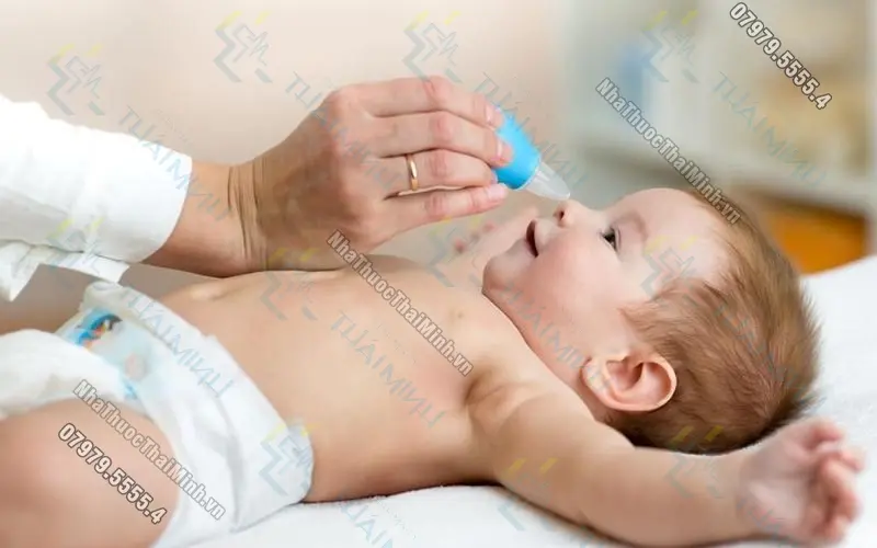 Hướng dẫn chi tiết cách rửa mũi cho trẻ sơ sinh bằng ống xilanh đơn giản