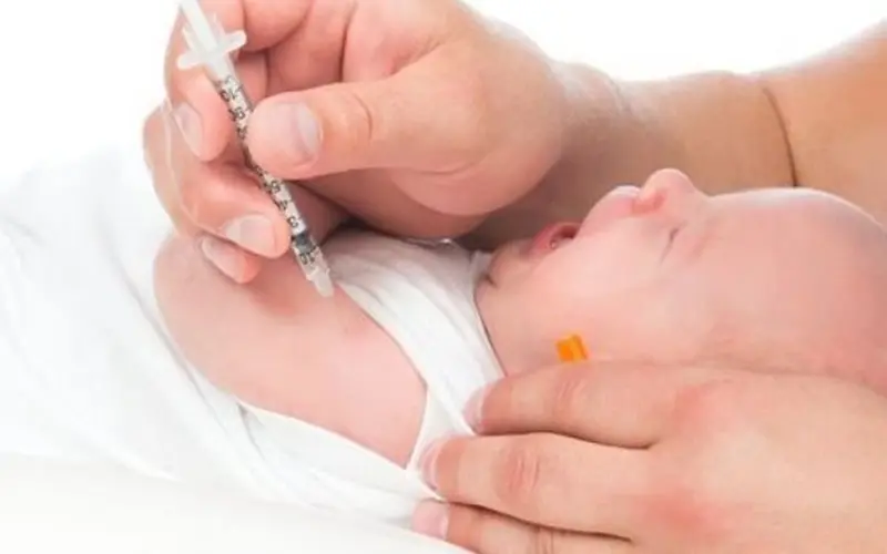 Góc giải đáp: Trẻ em tiêm phòng viêm gan B muộn có sao không?