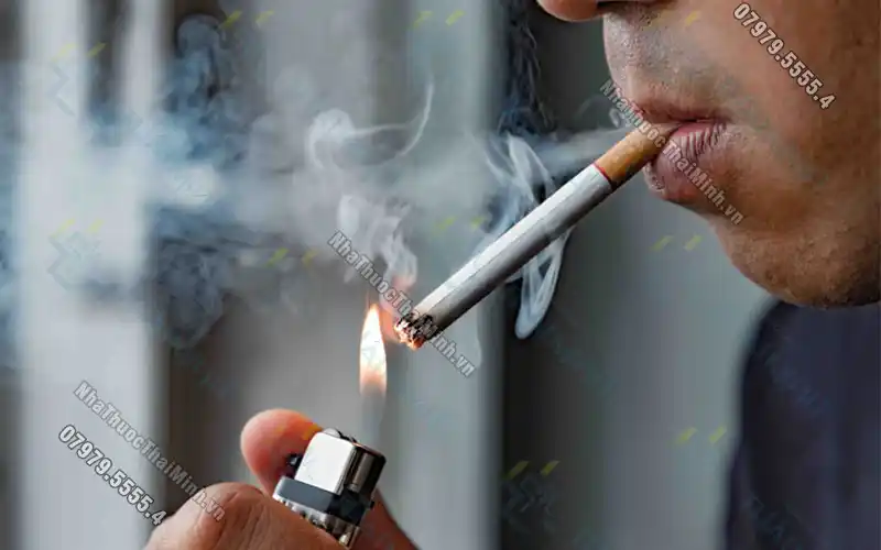 Hút thuốc lá gần trẻ em bị hen suyễn: hành động cực kì nguy hiểm