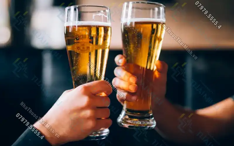 Lạm dụng rượu bia là như thế nào? Cảnh báo các tác hại của rượu bia đối với nam giới