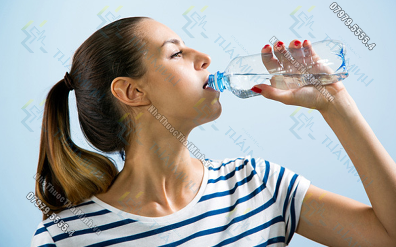 Góc giải đáp: Viêm cầu thận có nên uống nhiều nước không?